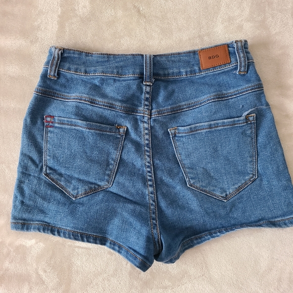 UO BDG Super hide rise seam shorts - Picture 3 of 5